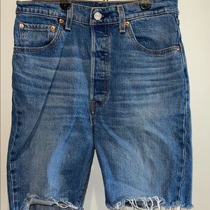 Distressed Bermuda shorts